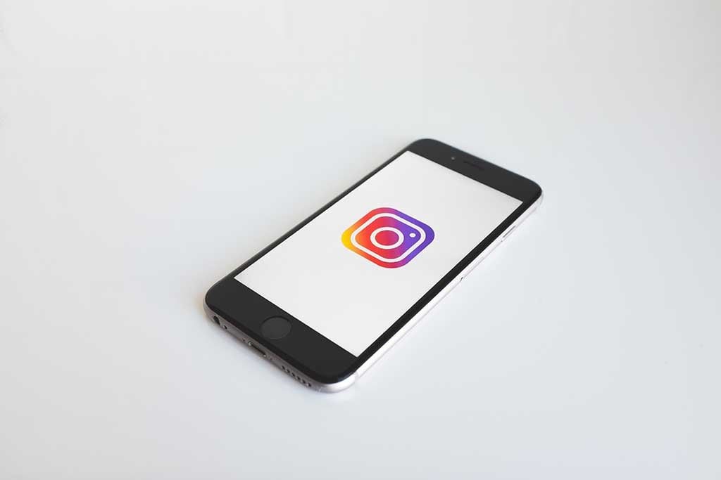 instagram-logo-phone